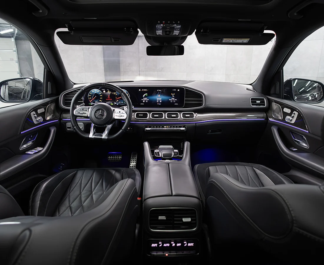 Салон Mercedes-AMG GLE с амбиентной подсветкой
